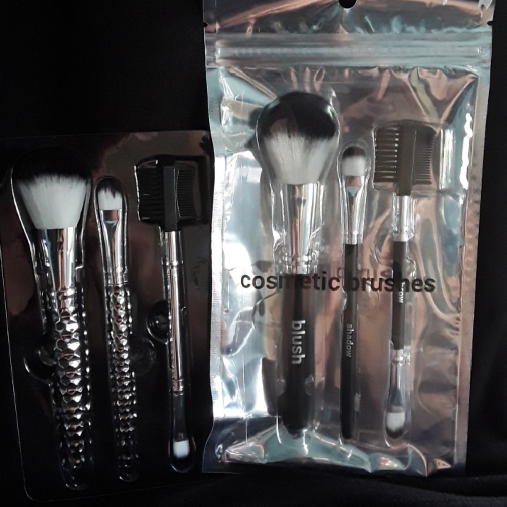 Cosmetic brushes